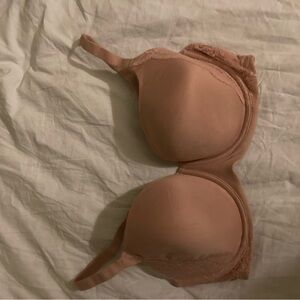 woman peach bra size 38D